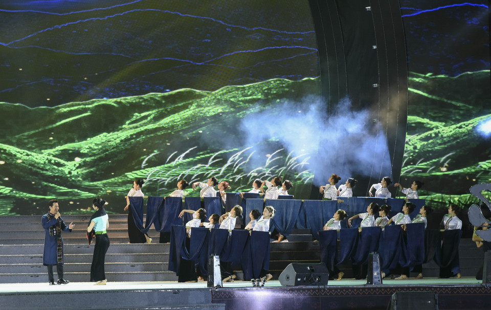 Một tiết mục trong Chương trình nghệ thuật đặc sắc khai mạc Lễ hội Hoa Ban năm 2023. (Ảnh: Xuân Tư/TTXVN)