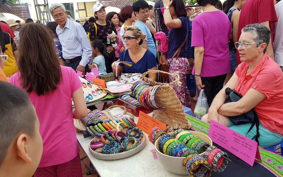 Gian hàng thủ công handmade ít được quan tâm. (Ảnh: Ngọc Hà/TTXVN)