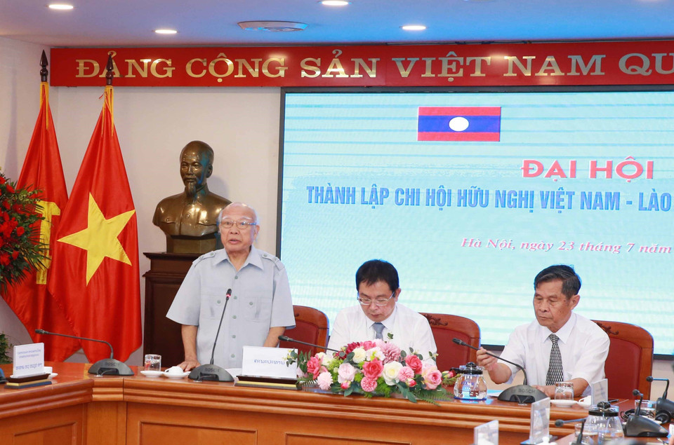 Ông Nguyễn Quốc Uy, nguyên Tổng giám đốc TTXVN, Phó Chi hội Hữu nghị Việt Nam-Lào Thông tấn xã Việt Nam phát biểu tại Đại hội. (Ảnh: Phương Hoa/TTXVN)