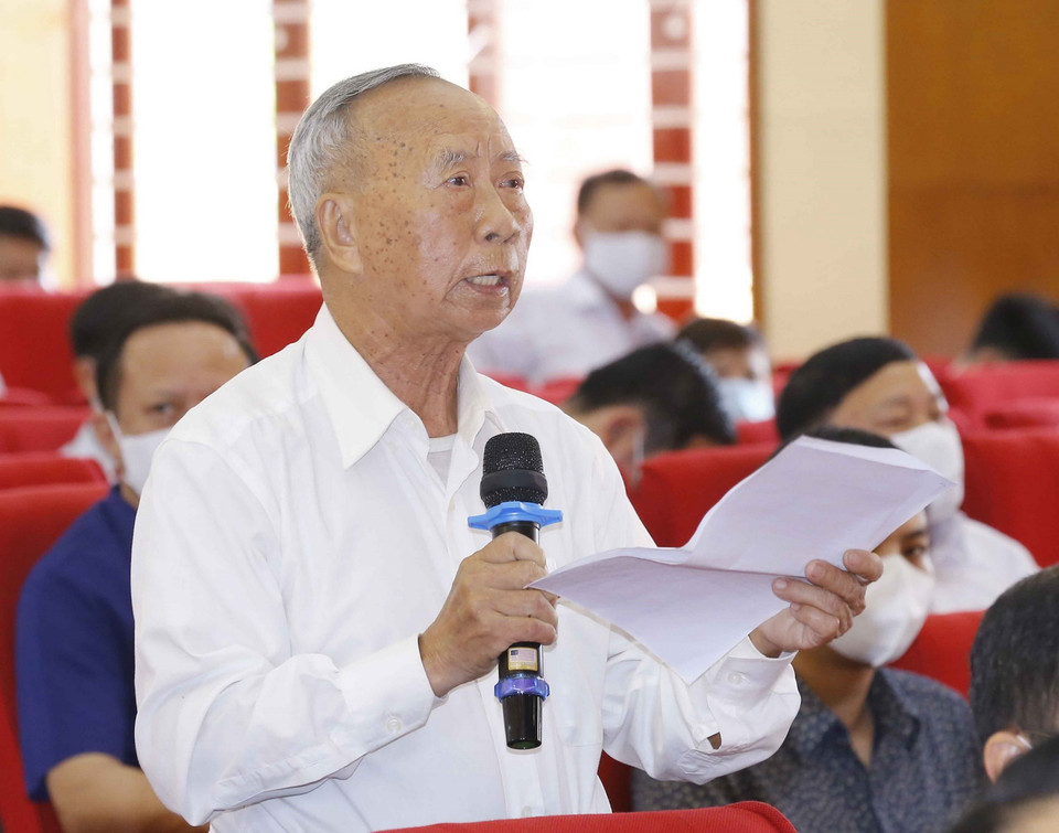 Ông Trần Quý, cử tri huyện Vĩnh Bảo, nguyên Bí thư huyện ủy Vĩnh Bảo, phát biểu ý kiến. (Ảnh: Doãn Tấn/TTXVN)