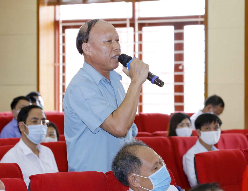 Ông Đặng Văn Chúc, cử tri huyện Vĩnh Bảo, phát biểu ý kiến. (Ảnh: Doãn Tấn/TTXVN)