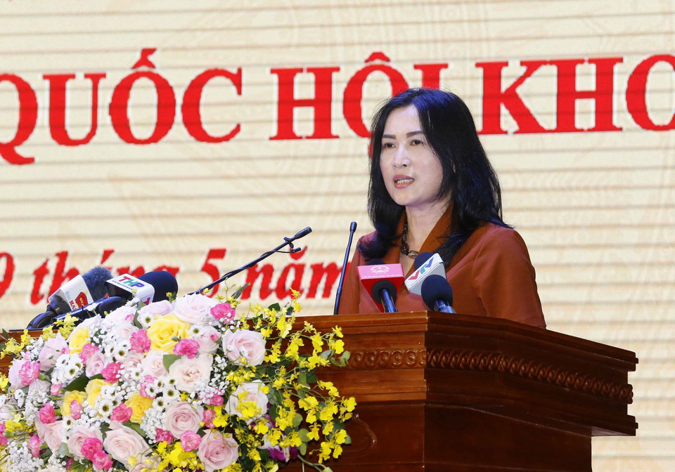 Ứng cử viên Nguyễn Hồng Vân, Phó Bí thư Đảng ủy Trường Đại học Hàng hải Việt Nam trình bày chương trình hành động. (Ảnh: Doãn Tấn/TTXVN)