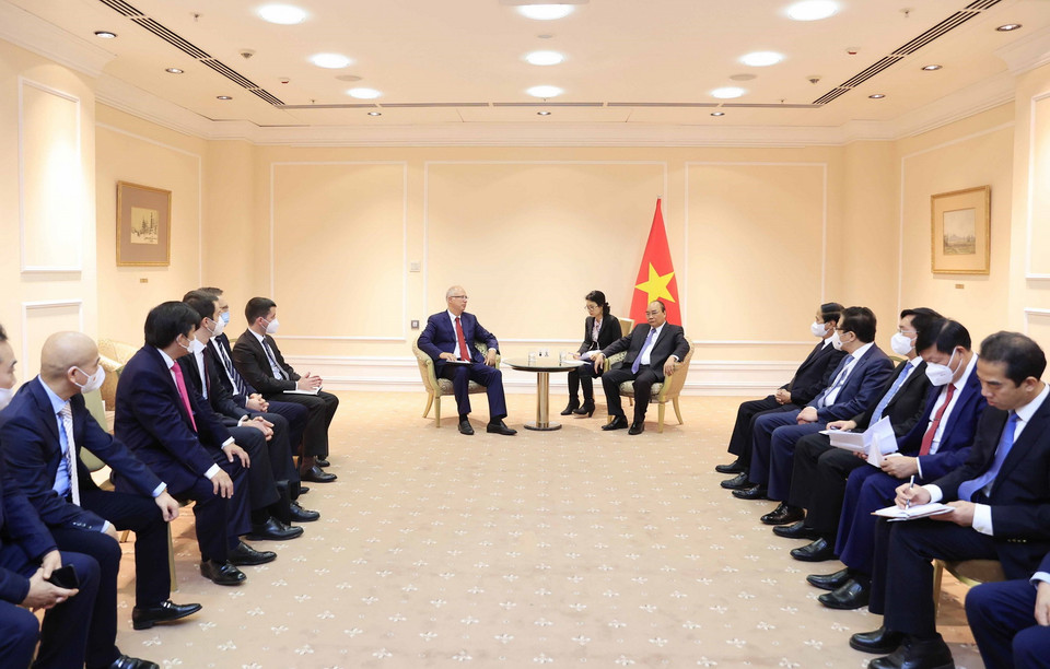 Sáng 2/11, tại Moscow, Chủ tịch nước Nguyễn Xuân Phúc tiếp Tổng Giám đốc Quỹ đầu tư trực tiếp của Nga Kirill Dmitriev. (Ảnh: Thống Nhất/TTXVN)