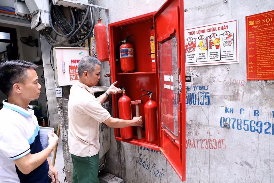 Hộp chữa cháy công cộng tại ngõ 92 đường Nguyễn Khánh Toàn. (Ảnh: Tuấn Anh/TTXVN)