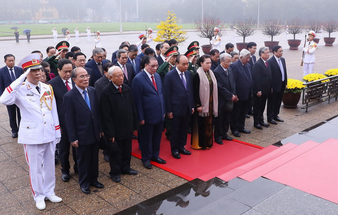 Lãnh đạo Đảng, Nhà nước vào Lăng viếng Chủ tịch Hồ Chí Minh ảnh 1
