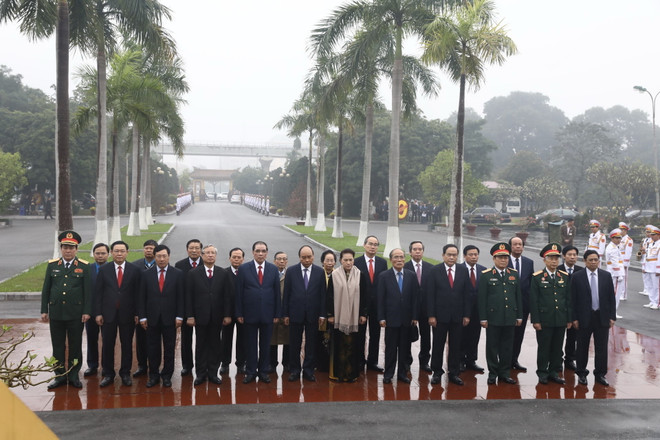 Lãnh đạo Đảng, Nhà nước vào Lăng viếng Chủ tịch Hồ Chí Minh ảnh 2