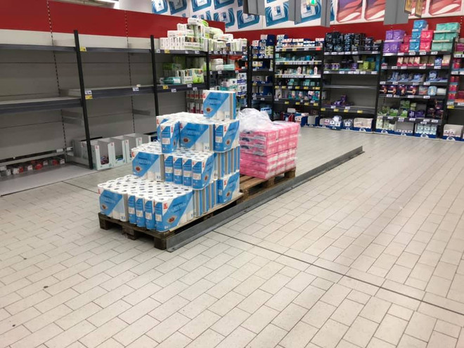 Đức: Bang Bayern dùng biện pháp mạnh, siết an ninh, hạn chế ra đường ảnh 5