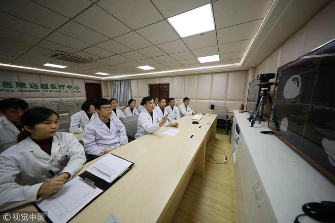 [Video] Thực hiện phẫu thuật não thành công bằng công nghệ 5G ảnh 2