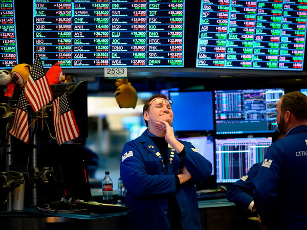 Chứng khoán Mỹ trái chiều sau công bố báo cáo của Bộ Thương mại ảnh 1