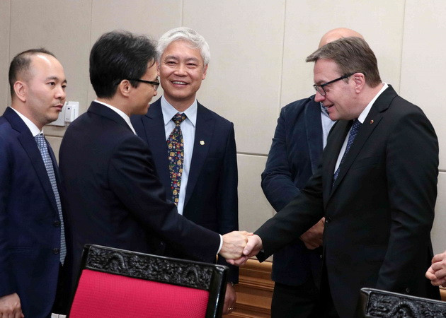 Phó Thủ tướng Vũ Đức Đam tiếp đoàn đại biểu Làng trẻ em SOS quốc tế ảnh 2