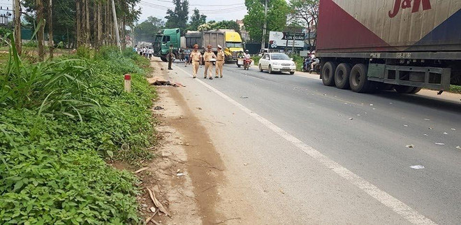 Tai nạn giao thông nghiêm trọng trên quốc lộ 1A, 5 người thương vong ảnh 1