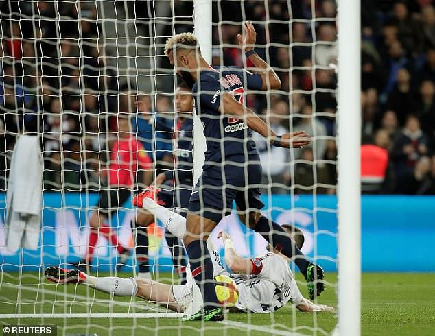 Pha bỏ lỡ 'siêu điên rồ' khiến PSG chưa thể đăng quang Ligue 1 ảnh 1