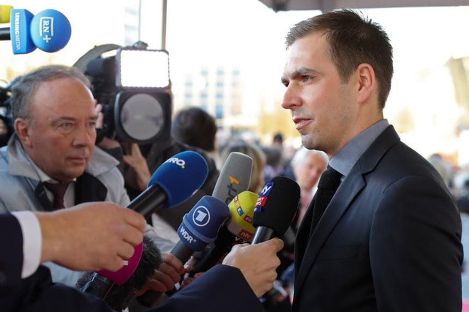 Chủ tịch Liên đoàn bóng đá Đức Reinhard Grindel từ chức ảnh 1