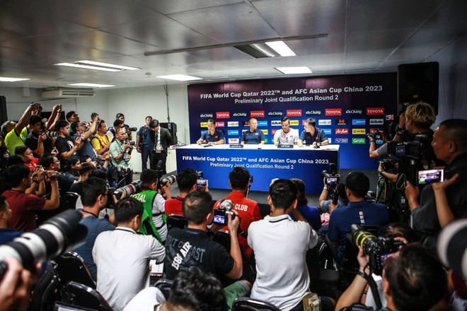 HLV Park Hang-seo khó chịu vì phóng viên Thái Lan bất lịch sự ảnh 1