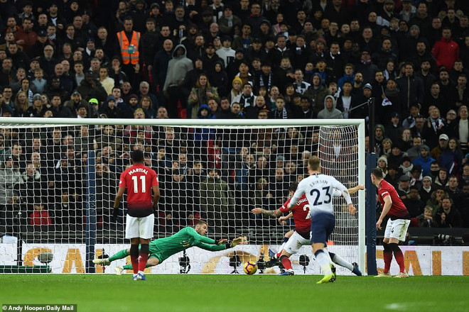 David de Gea được đưa 'lên mây' sau khi giúp M.U hạ Tottenham ảnh 6