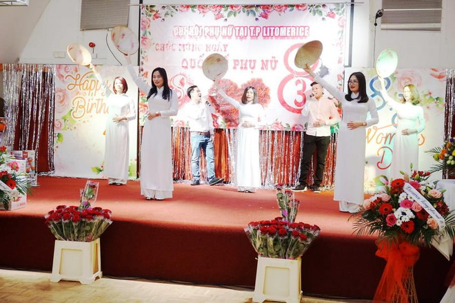 Nét duyên của người phụ nữ Việt Nam trên đất Cộng hòa Séc ảnh 1