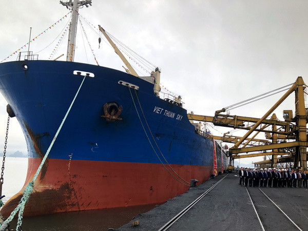 TKV đã rót hơn 40 nghìn tấn than trong ngày đầu Năm mới 2019 ảnh 1