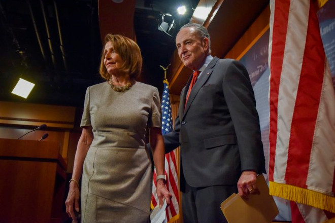 Hai lãnh đạo cấp cao của Đảng Dân chủ Mỹ. (Nguồn: The Washington Post) Đảng Dân chủ tuyên bố chống tình trạng khẩn cấp của ông Trump ảnh 1
