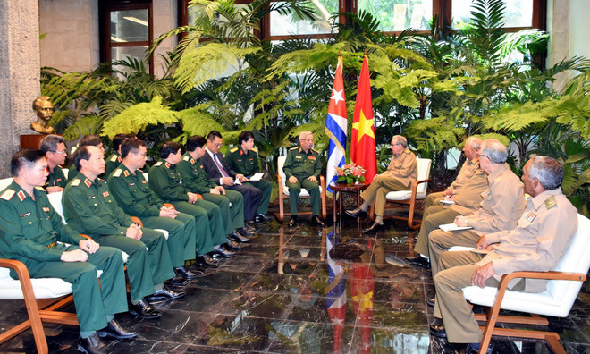 Đại tướng Raul Castro tiếp Thượng tướng Nguyễn Chí Vịnh ảnh 1