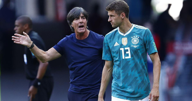 Mueller đã bị Loew gạch vĩnh viễn khỏi tuyển Đức. (Nguồn: AFP) Thomas Mueller: Mùa bóng kỳ lạ và hiệu ứng 'Joachim Loew' ảnh 2