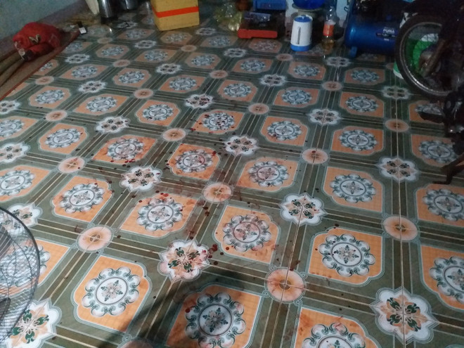 Bức xúc vì tiếng nhạc ồn, một đối tượng cầm dao rựa chém hàng xóm ảnh 2