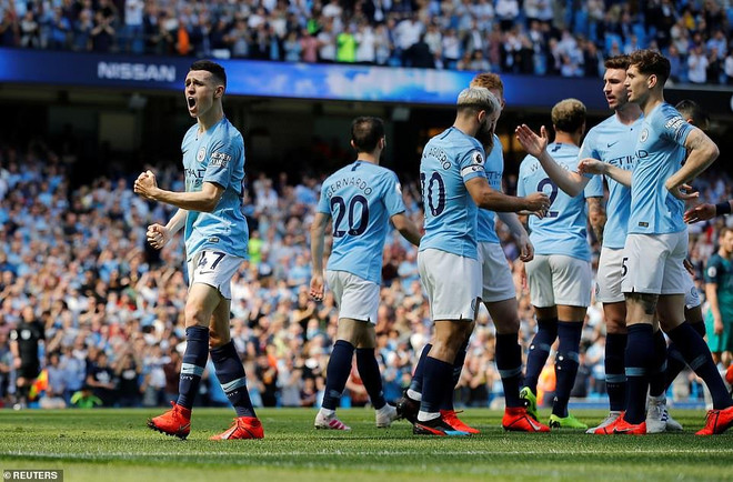 Phil Foden có bàn thắng đầu tiên cho Man City ở Premier League. ‘Phục hận’ Tottenham, Man City tái chiếm ngôi đầu Premier League ảnh 1