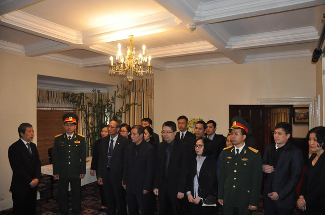 Lễ viếng và mở Sổ tang nguyên Chủ tịch nước Lê Đức Anh tại Anh và Pháp ảnh 1