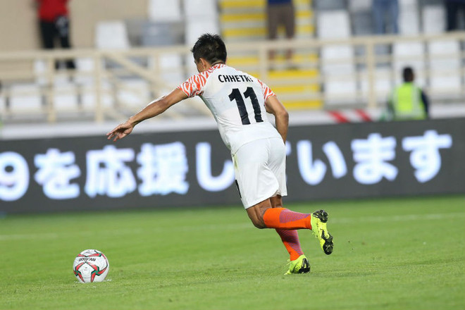 Lập cú đúp vào lưới Thái Lan, Sunil Chhetri vượt mặt Lionel Messi ảnh 1