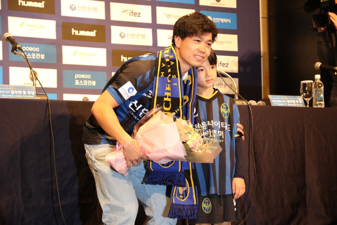 Công Phượng chính thức ra mắt cổ động viên Incheon United ảnh 3