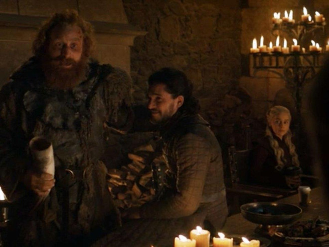 Starbuck vớ bẫm nhờ ly càphê bất ngờ xuất hiện trong Game of Thrones ảnh 1