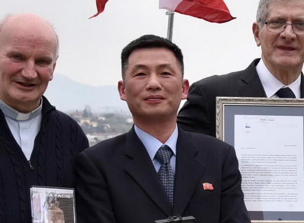 Quan chức đào tẩu tiết lộ gia thế nhà ngoại giao Triều Tiên mất tích ảnh 1