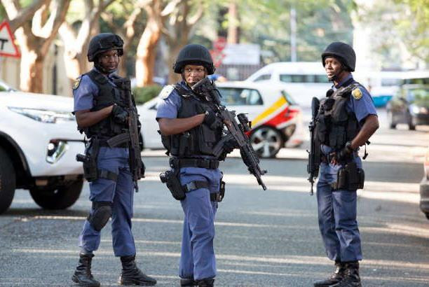 Nam Phi: Cảnh sát tìm thấy 11 quả bom xăng tại bãi đỗ taxi ảnh 1