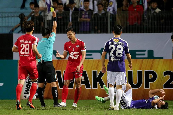 Vào bóng nguy hiểm, Quế Ngọc Hải nhận án phạt từ CLB Viettel ảnh 1