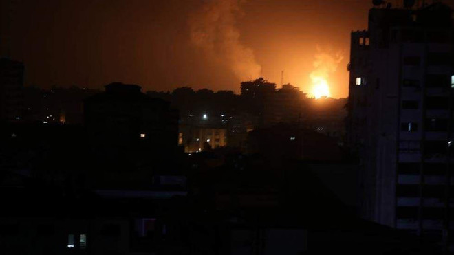 Máy bay chiến đấu Israel tấn công vị trí của Hamas tại Gaza ảnh 1