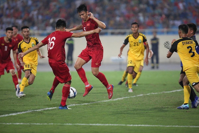 Thắng đậm U23 Brunei 6-0, U23 Việt Nam chiếm ngôi đầu bảng ảnh 1