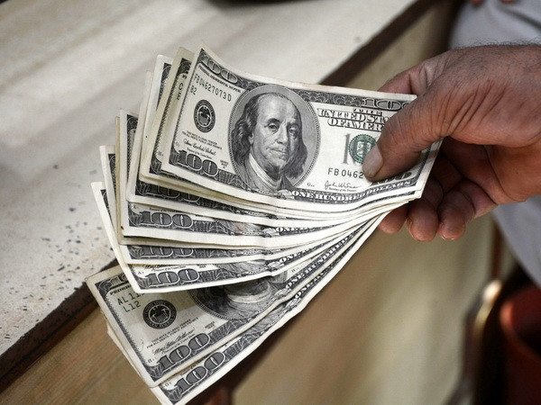 Giá USD biến động trái chiều tại các ngân hàng thương mại sáng 5/1 ảnh 1