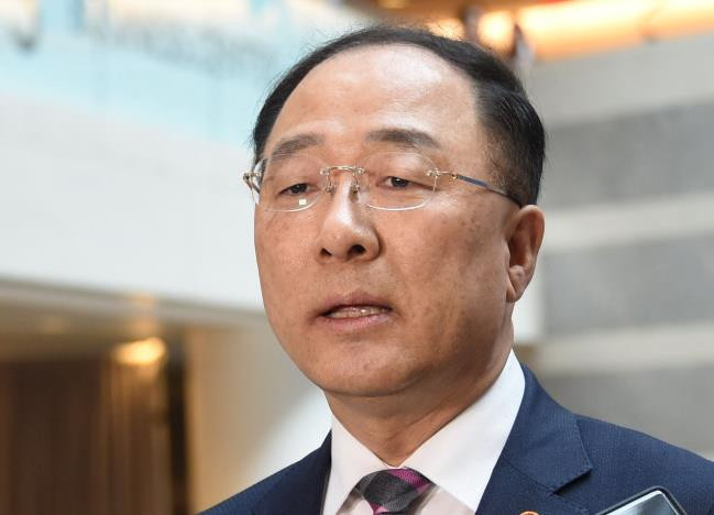 Bộ trưởng Kinh tế và Tài chính Hàn Quốc Hong Nam-ki. (Nguồn: Yonhap) Hàn Quốc chuẩn bị công việc nội bộ để thực hiện các dự án liên Triều ảnh 1