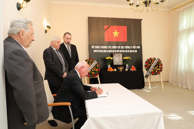 Lễ viếng và mở Sổ tang nguyên Chủ tịch nước Lê Đức Anh ở Đức, Thụy Sĩ ảnh 1