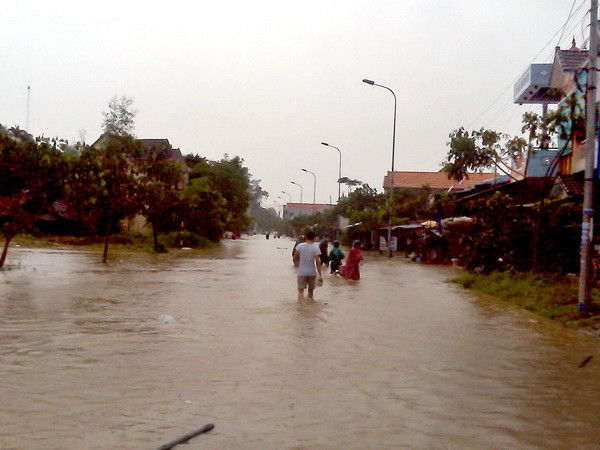 Quảng Ngãi: Còn hơn 3.000 hộ dân Sơn Hà bị cô lập ảnh 1