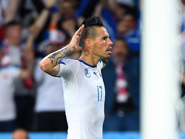 Hamsik đã có bàn thắng tuyệt đẹp vào lưới Nga. (Nguồn: Getty Images) Cận cảnh siêu phẩm của Marek Hamsik vào lưới đội tuyển Nga ảnh 1