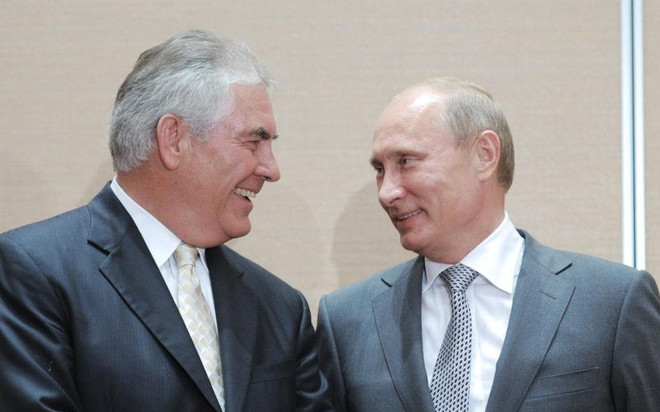 Ông Rex Tillerson và Tổng thống Nga Putin. (Nguồn: AFP/Getty Images) "Nhiều giới chức Nga có mối quan hệ tốt với ông Rex Tillerson" ảnh 1