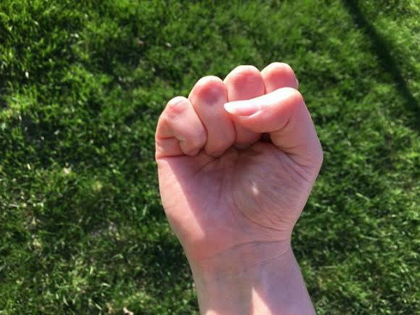 Đoán tính cách và tình yêu của con người thông qua cách nắm tay ảnh 2