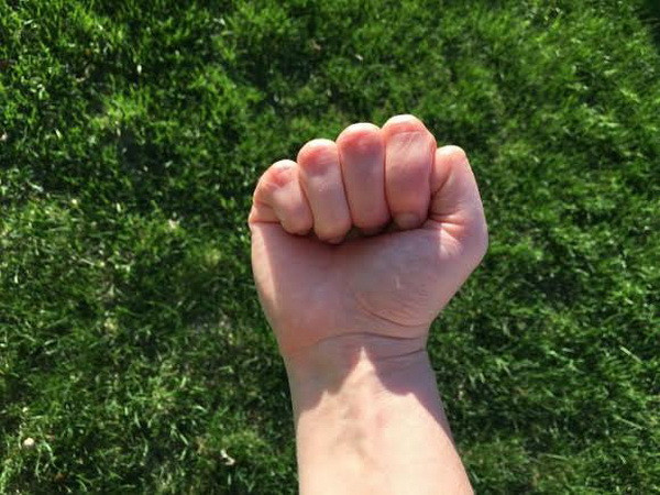 Đoán tính cách và tình yêu của con người thông qua cách nắm tay ảnh 3