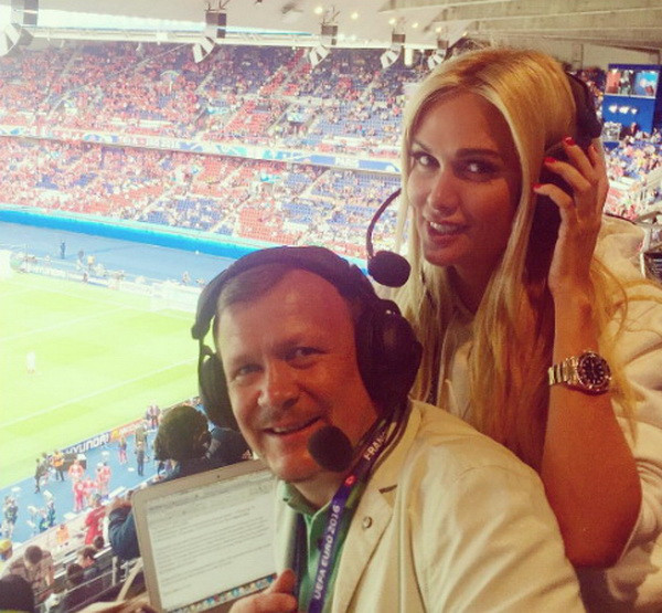 Ngắm nhìn vẻ đẹp hút hồn của Hoa hậu Nga Lopyreva ở EURO 2016 ảnh 4