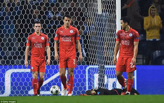 Porto khiến Leicester City đứt mạch bất bại bằng chiến thắng hủy diệt ảnh 1