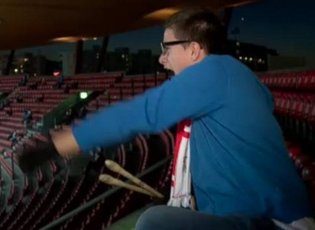 Cổ động viên trung thành... nhưng cô đơn nhất trên thế giới ảnh 1