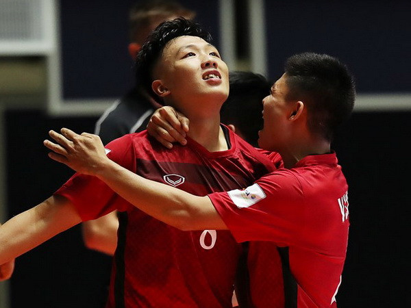 Tuyển Việt Nam có lách khe cửa hẹp để đi tiếp? (Nguồn: Getty Images) Futsal World Cup: Xác định 5 đội vào vòng 1/8, Việt Nam gặp khó ảnh 2