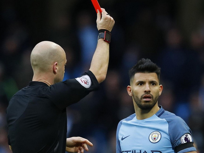 Aguero và Fernandinho nhận án phạt nặng vì hành vi phi thể thao ảnh 1