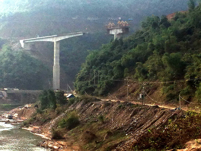 4 người chết do sập giàn giáo trong lúc thi công cầu ở Thanh Hóa ảnh 1