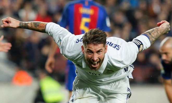 Sergio Ramos giúp Real Madrid hòa kịch tính trước Barcelona ảnh 1